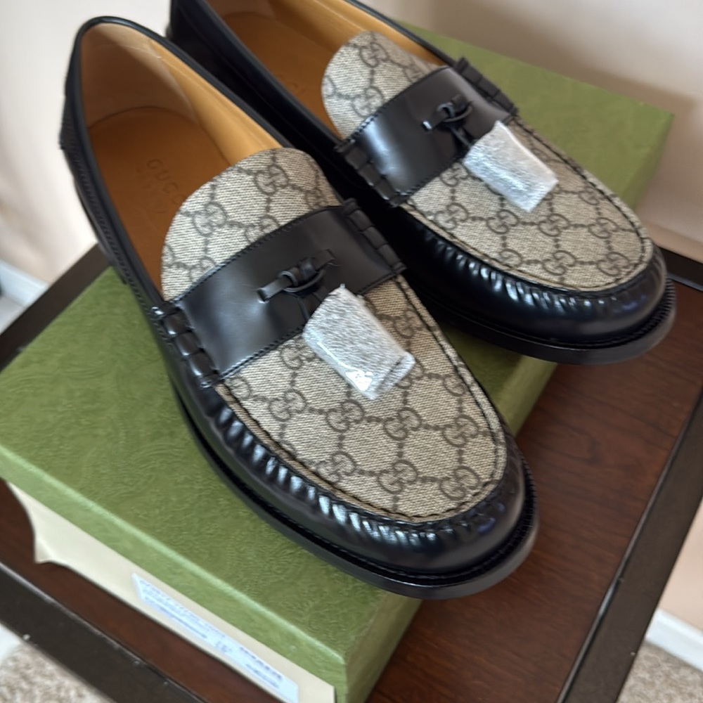 Gucci GG Supreme Tassel Loafers